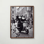 Sisters on a Scooter Poster – valnötsram