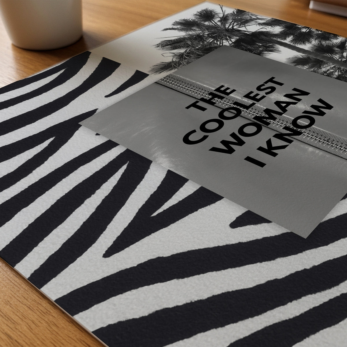 The Coolest Woman Poster – närbild på papper