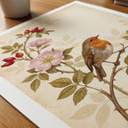 William Morris Robin and Rose Hips Poster – närbild på papper