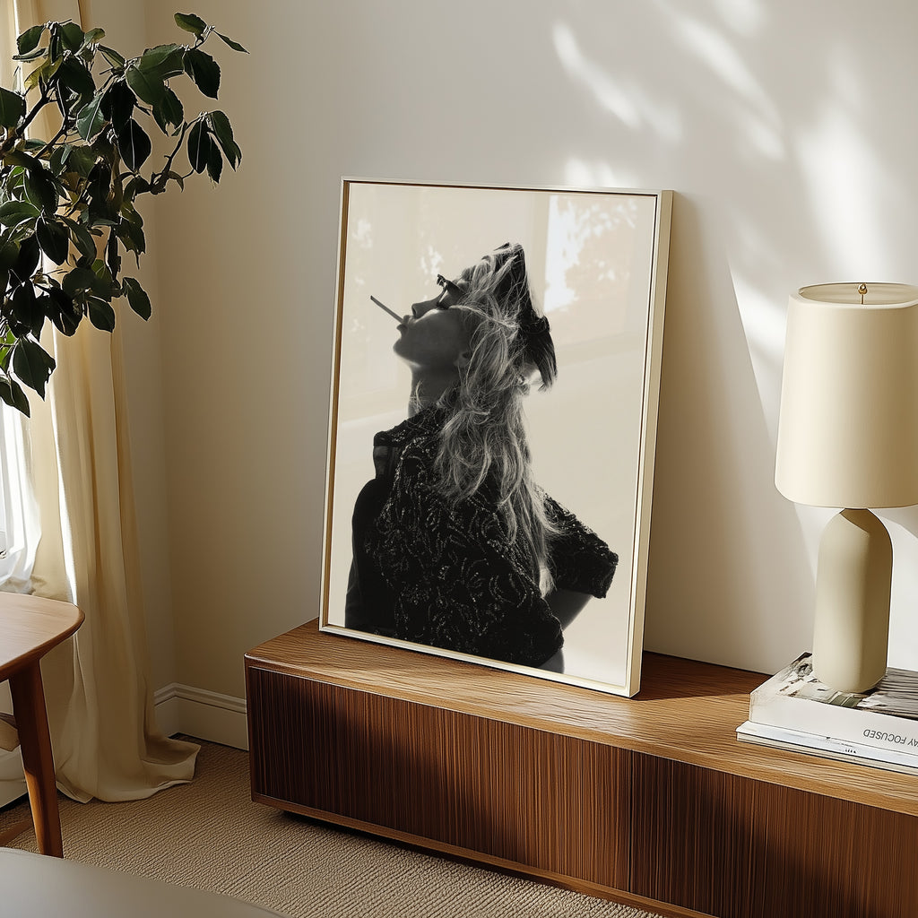 Windswept Glamour Poster – i rum 4