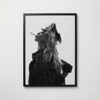 Windswept Glamour Poster – svart ram