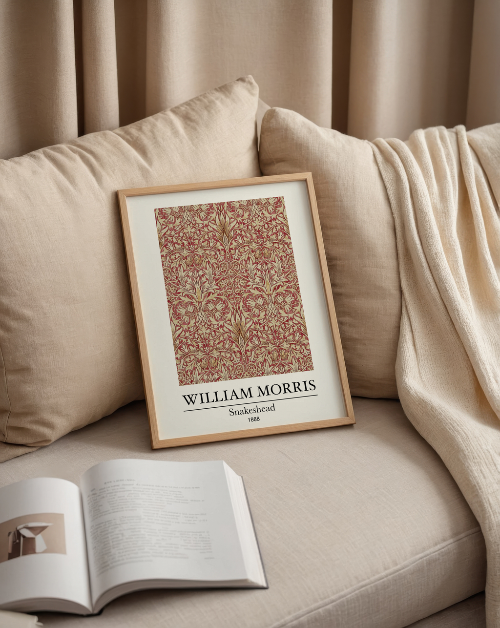 Mockup av William Morris Snakeshead affisch på vägg – köp enkelt hos Bozetto i hög kvalitet