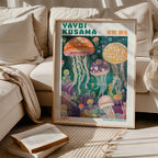 Väggmockup av Yayoi Kusama Deep Sea Jellyfish affisch på ljus vägg – Bozetto konsttryck