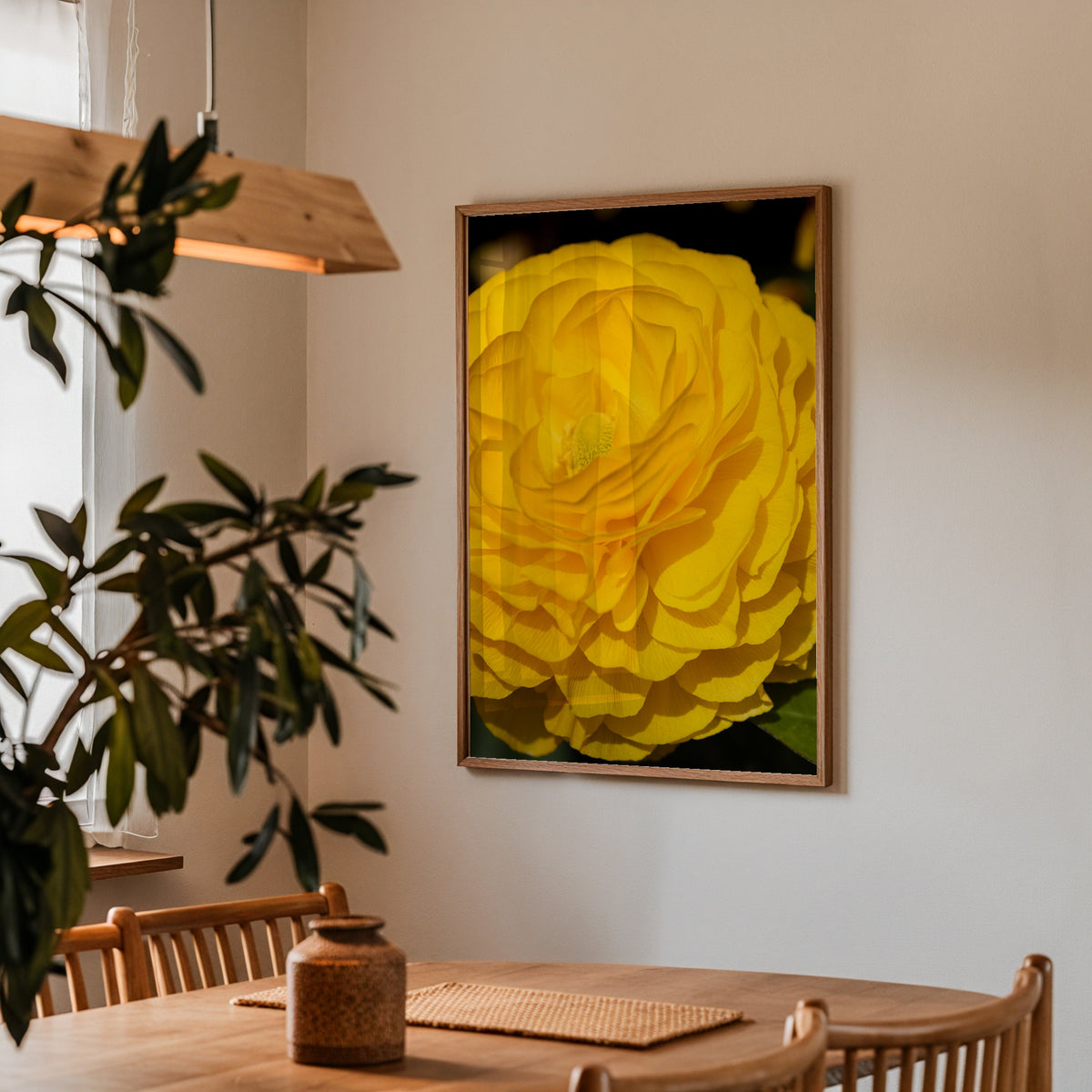 Yellow Heaven Poster med valnötsram