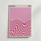 Bauhaus Pink Waves No.2 – stilfullt konsttryck från Bozetto, tryckt på matt finpapper