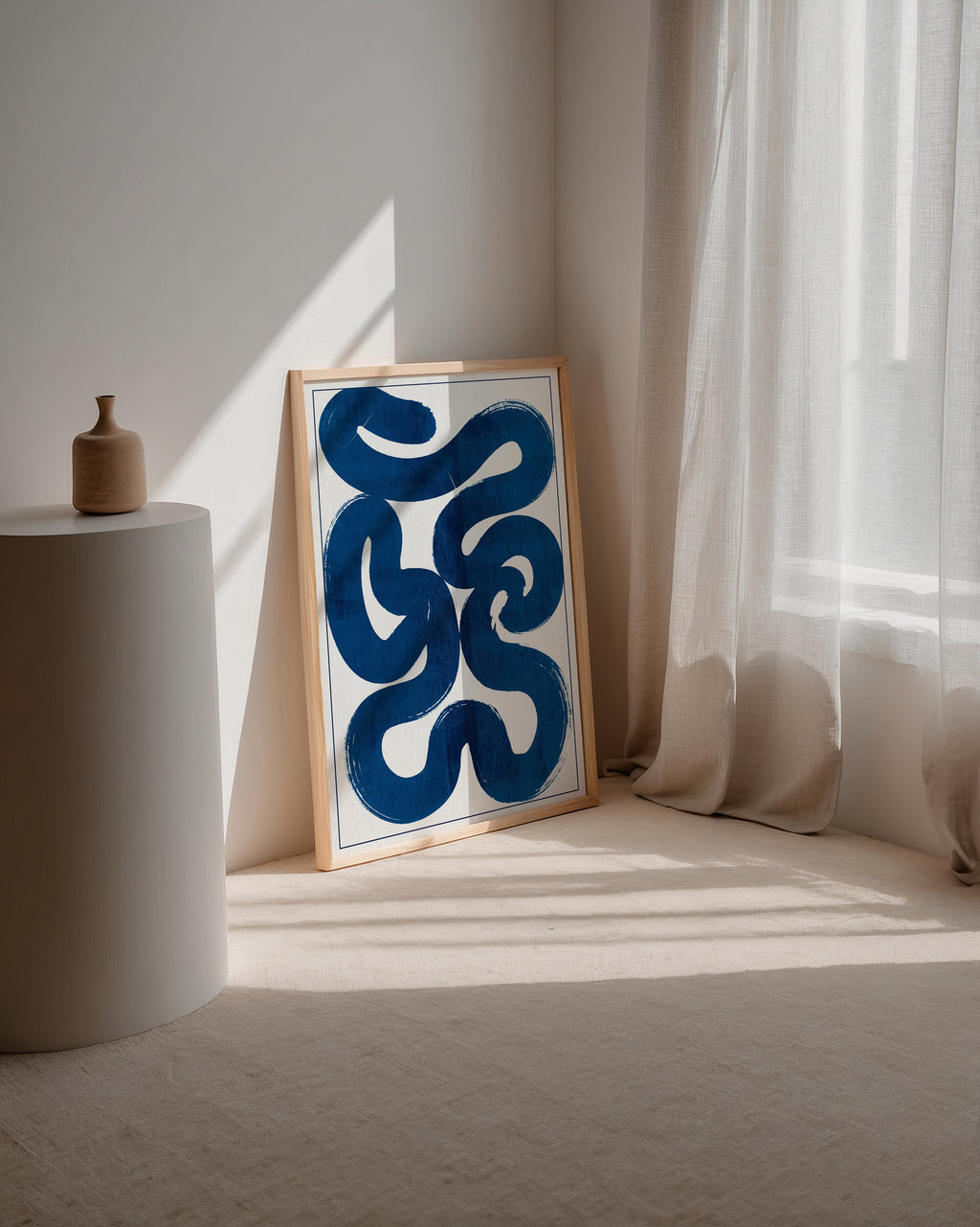 Blue Current Poster i inramad rumsmiljö, tryckt i Sverige av Bozetto