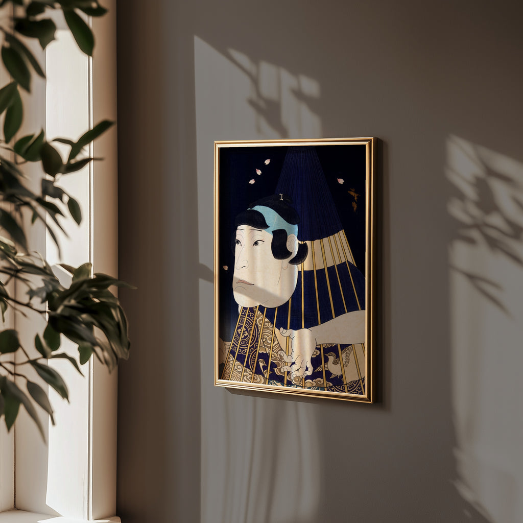 Kabuki Spirit Poster i vardagsrum, ukiyo-e-konst i indigo och guld, från Bozetto
