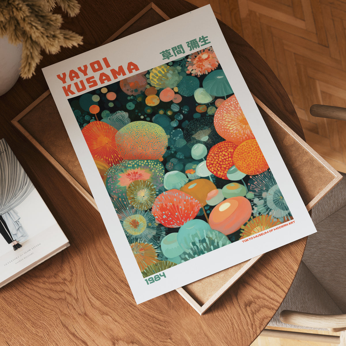 Yayoi Kusama Floating Orbs poster visualiserad på vägg – från Bozetto i hög kvalitet