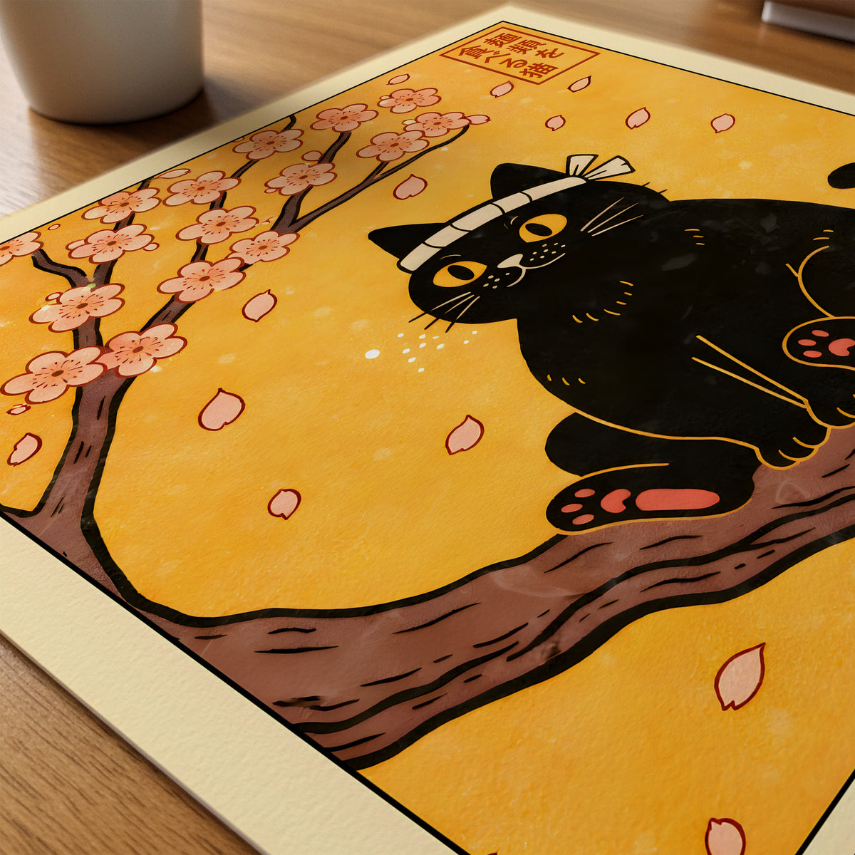 Kuro Neko Sakura Cat poster på skrivbord, paper on desk – Bozetto