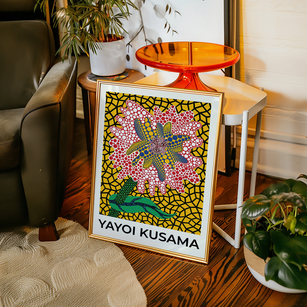 Yayoi Kusama Yellow Garden poster i modern rumsmiljö – konsttryck från Bozetto i hög kvalitet