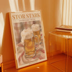 En Stor Stark Öl Poster i hemmiljö - Bozetto